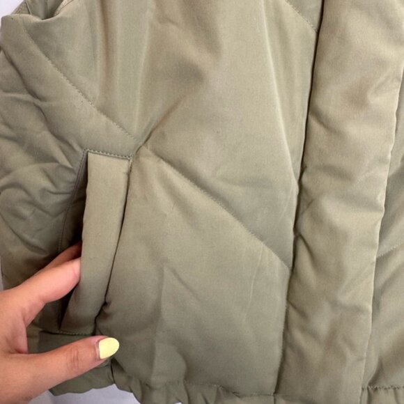 De Base Women's sage green boxy Puffer Vest size medium - Picture 4 of 10